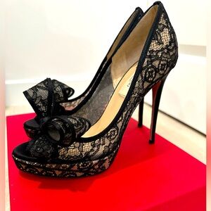 ✨New with Box! Valentino Lace Pattern Bow Pumps